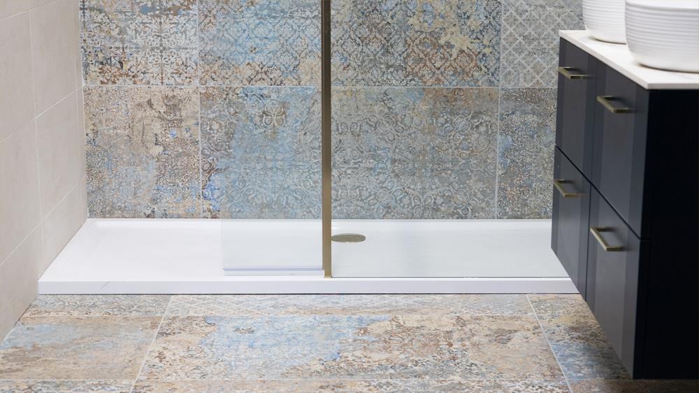 Roman upgrades and relaunches its shower tray range image